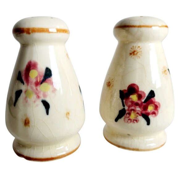 Vintage 1950s Pink Rose Salt and Pepper Shakers Made in Japan Needs Stoppers - Picture 4 of 9